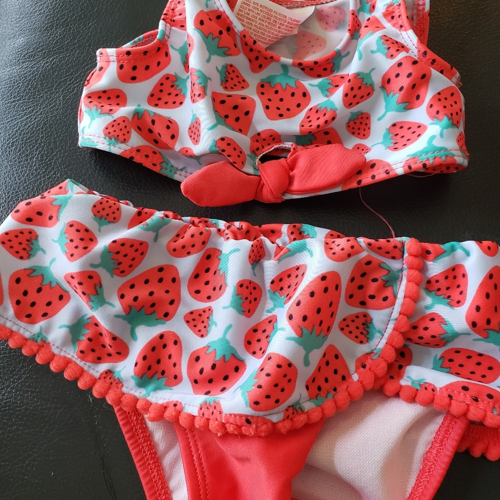2 bathing suits - Picture 3 of 5